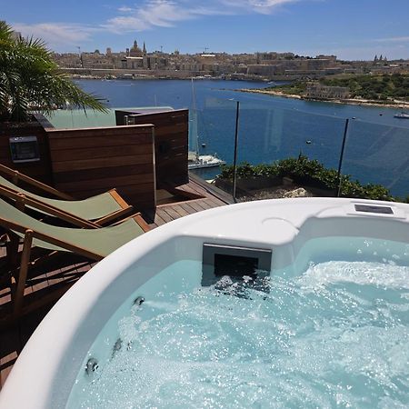Unique Seafront Triplex Penthouse With Panoramic Bedroom & Rooftop Jacuzzi Overlooking Valletta スリーマ エクステリア 写真