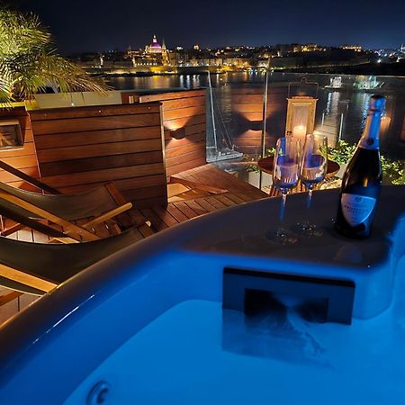 Unique Seafront Triplex Penthouse With Panoramic Bedroom & Rooftop Jacuzzi Overlooking Valletta スリーマ エクステリア 写真