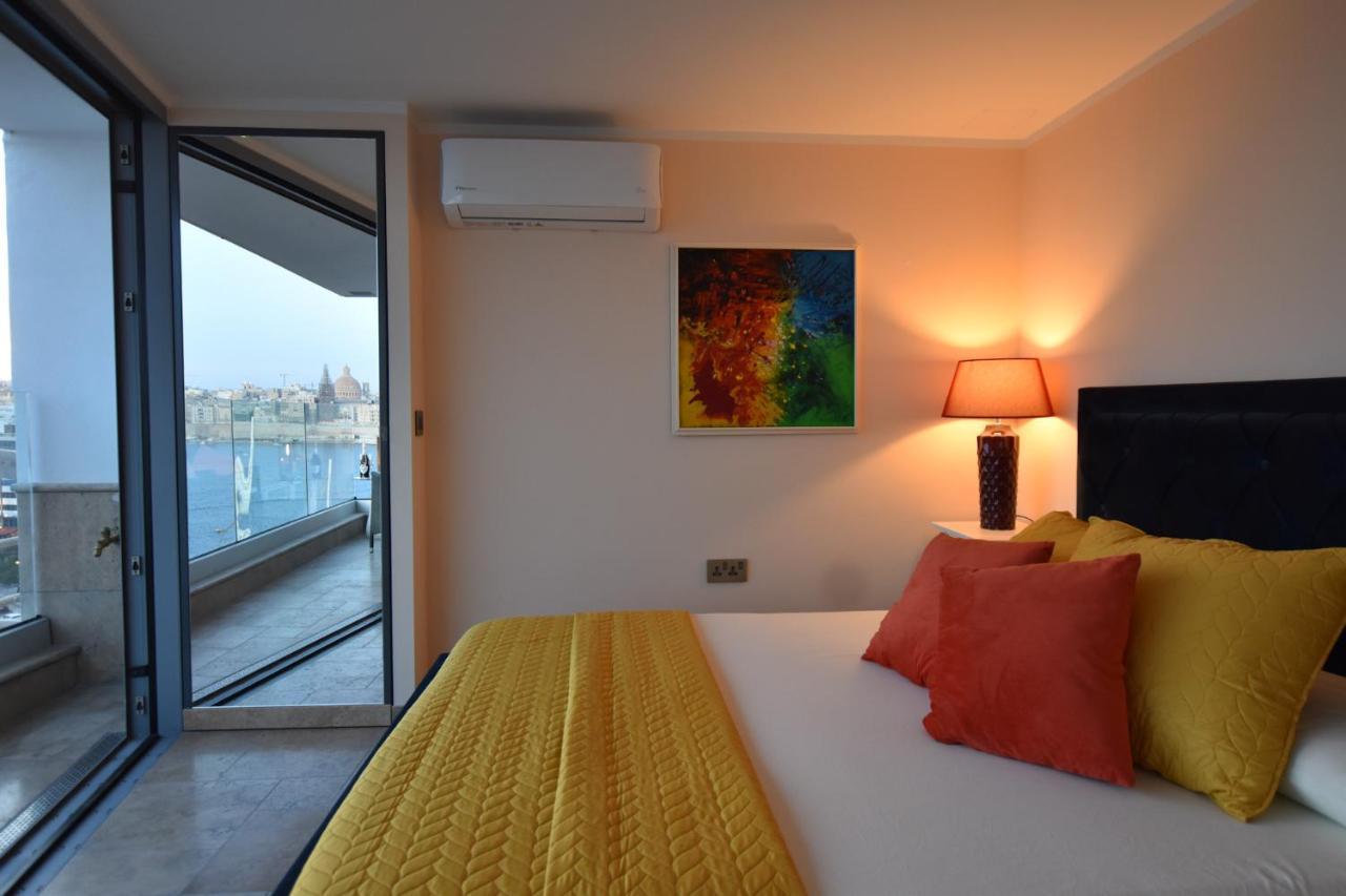 Unique Seafront Triplex Penthouse With Panoramic Bedroom & Rooftop Jacuzzi Overlooking Valletta スリーマ エクステリア 写真