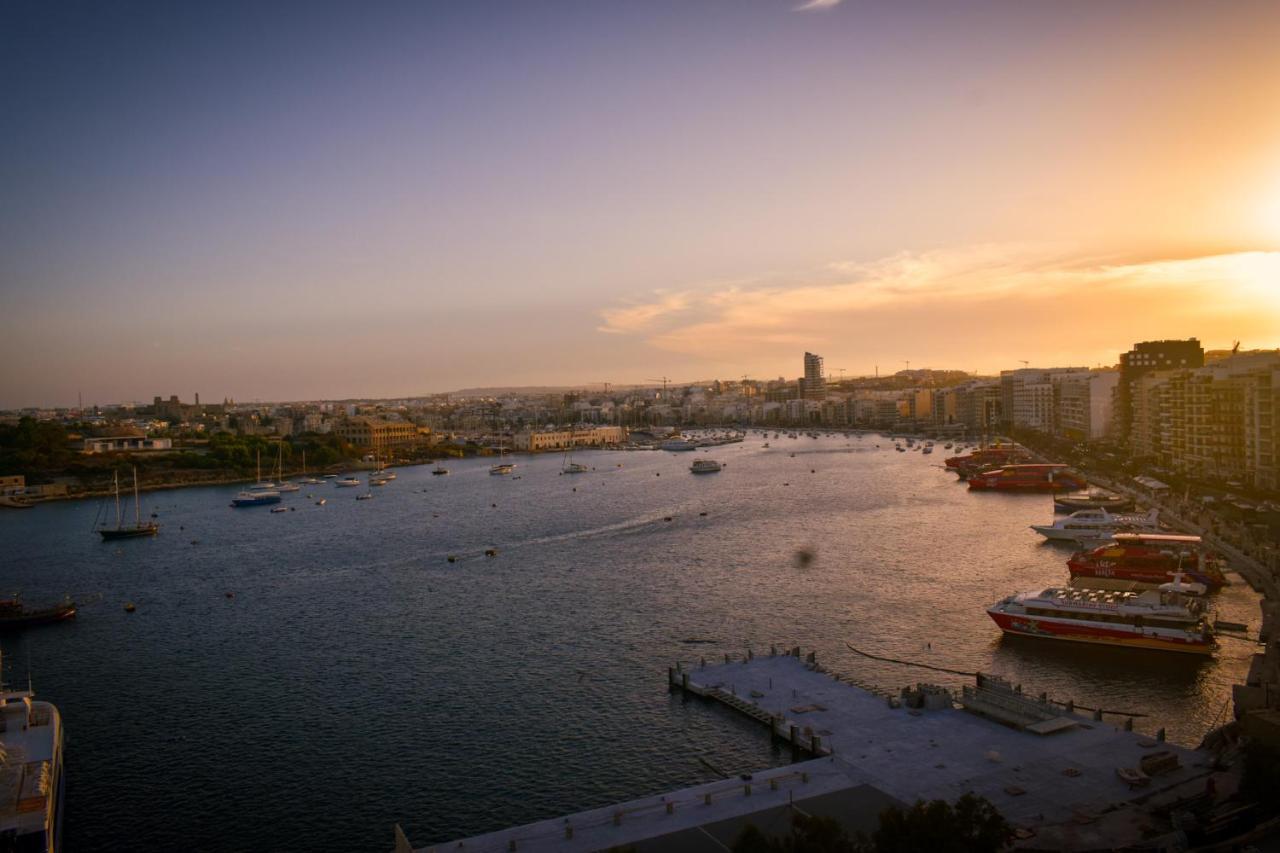 Unique Seafront Triplex Penthouse With Panoramic Bedroom & Rooftop Jacuzzi Overlooking Valletta スリーマ エクステリア 写真