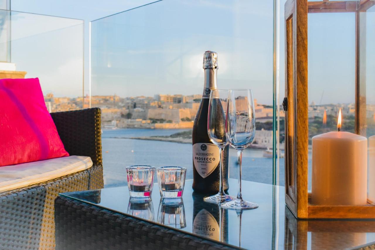 Unique Seafront Triplex Penthouse With Panoramic Bedroom & Rooftop Jacuzzi Overlooking Valletta スリーマ エクステリア 写真