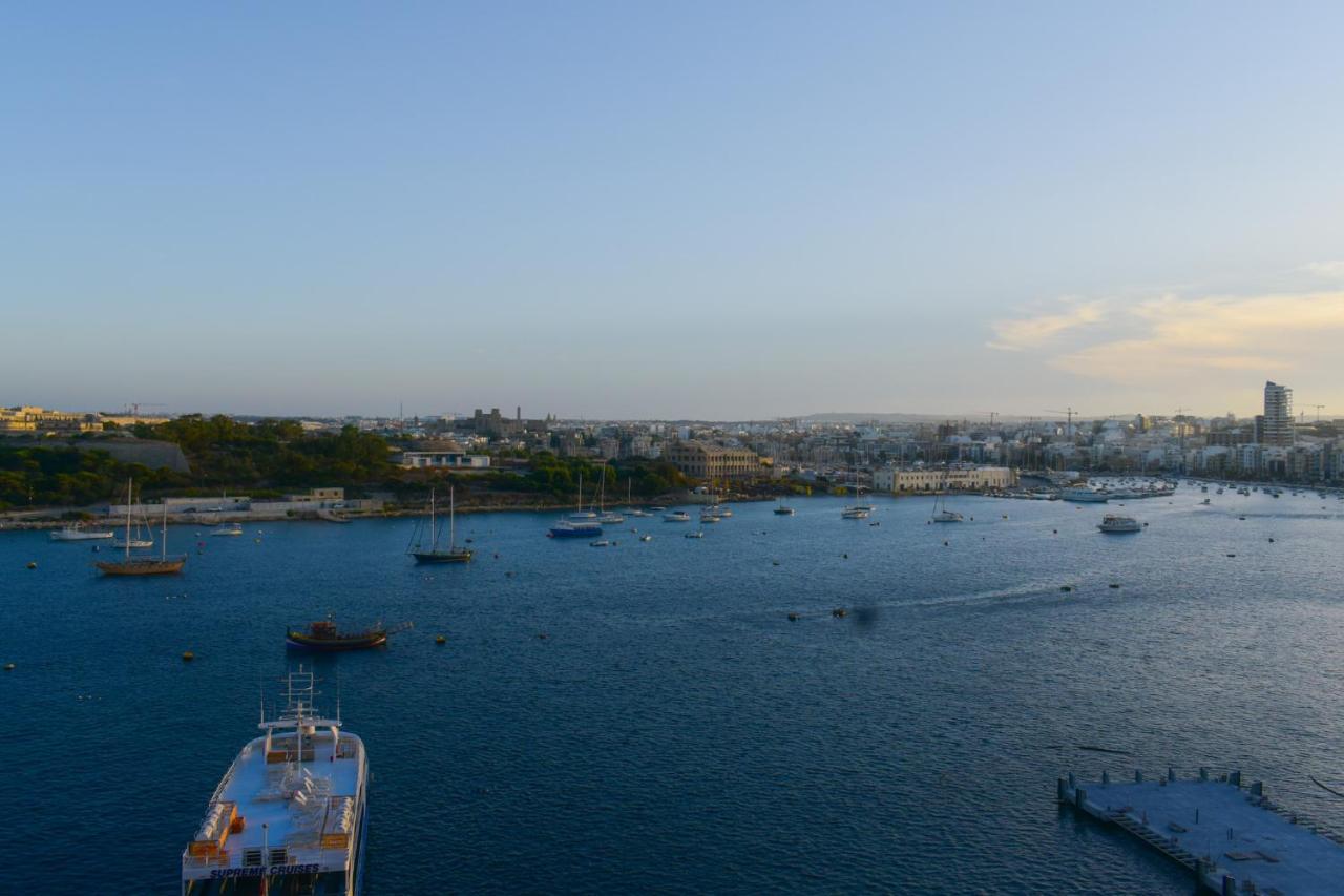 Unique Seafront Triplex Penthouse With Panoramic Bedroom & Rooftop Jacuzzi Overlooking Valletta スリーマ エクステリア 写真