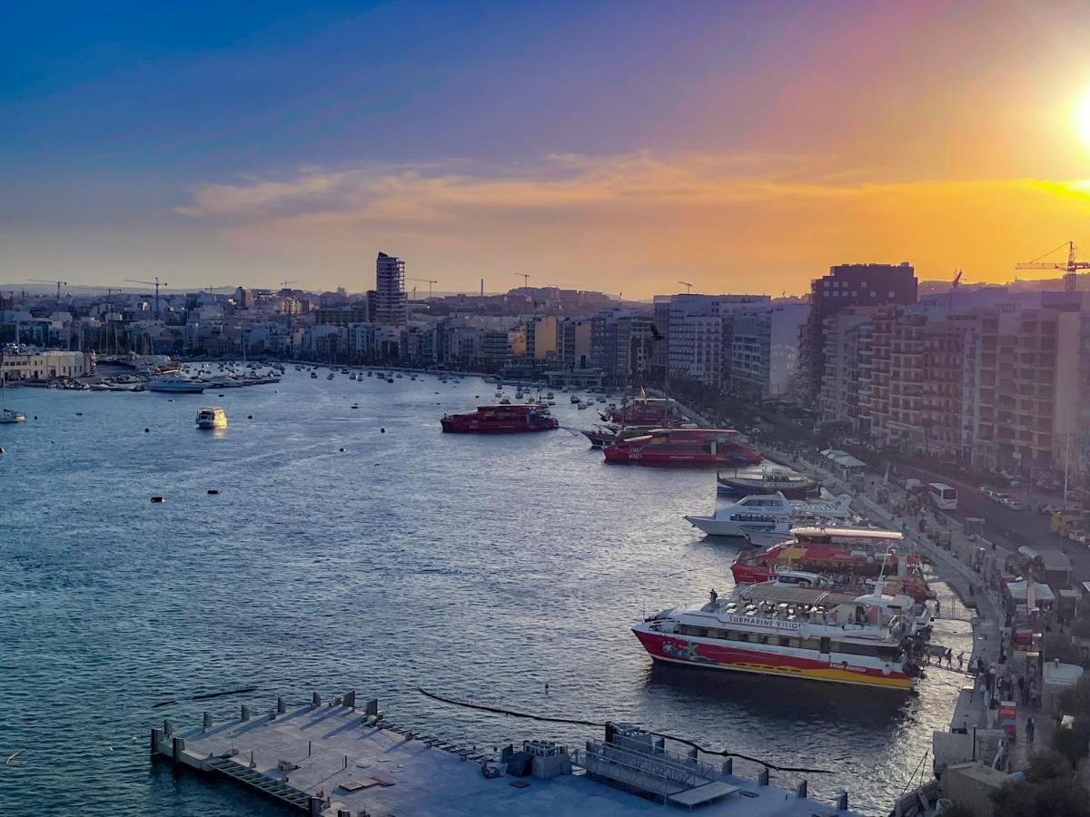 Unique Seafront Triplex Penthouse With Panoramic Bedroom & Rooftop Jacuzzi Overlooking Valletta スリーマ エクステリア 写真