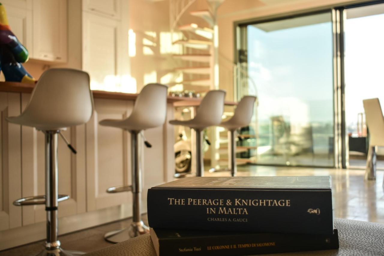 Unique Seafront Triplex Penthouse With Panoramic Bedroom & Rooftop Jacuzzi Overlooking Valletta スリーマ エクステリア 写真