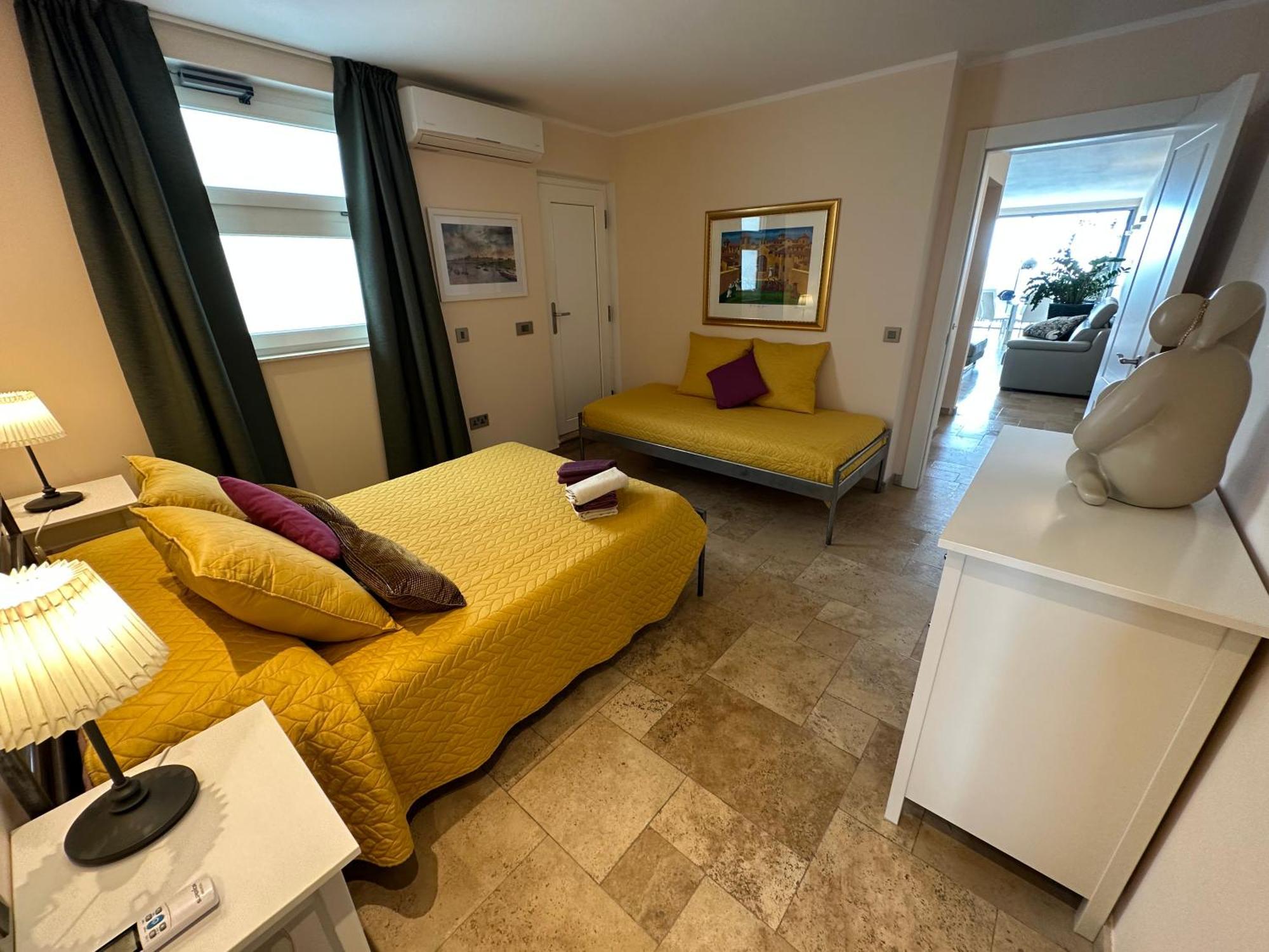 Unique Seafront Triplex Penthouse With Panoramic Bedroom & Rooftop Jacuzzi Overlooking Valletta スリーマ エクステリア 写真