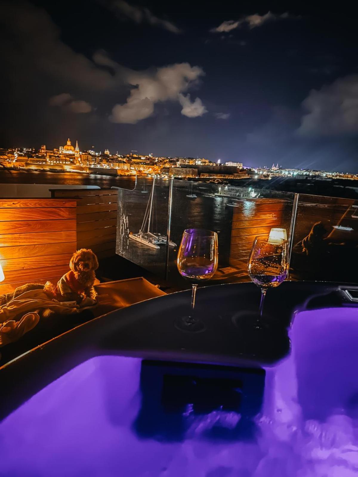 Unique Seafront Triplex Penthouse With Panoramic Bedroom & Rooftop Jacuzzi Overlooking Valletta スリーマ エクステリア 写真